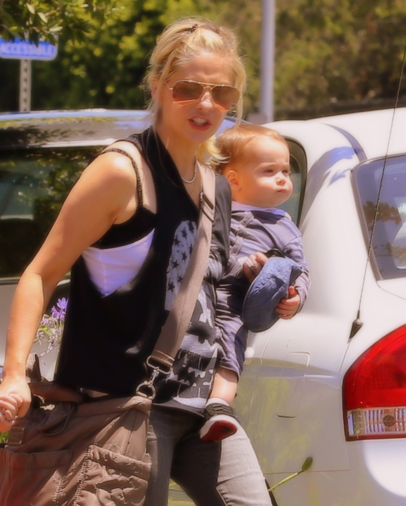 Exclusive - Sarah Michelle Gellar Takes Her Son Rocky James Prinze Out In Sunny Los Angeles