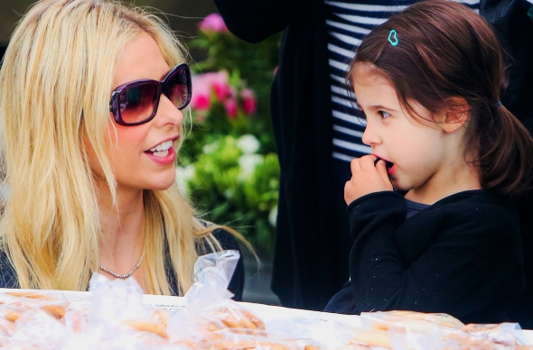 *EXCLUSIVE* Sarah Michelle Gellar and Charlotte have a blast at the Farmer's Market